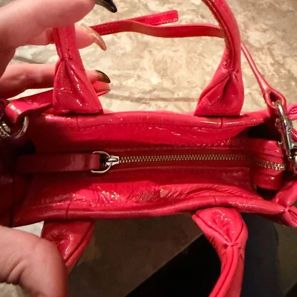 Marc Jacobs
The Shiny Crinkle Crossbody Tote bag - Picture 7 of 9